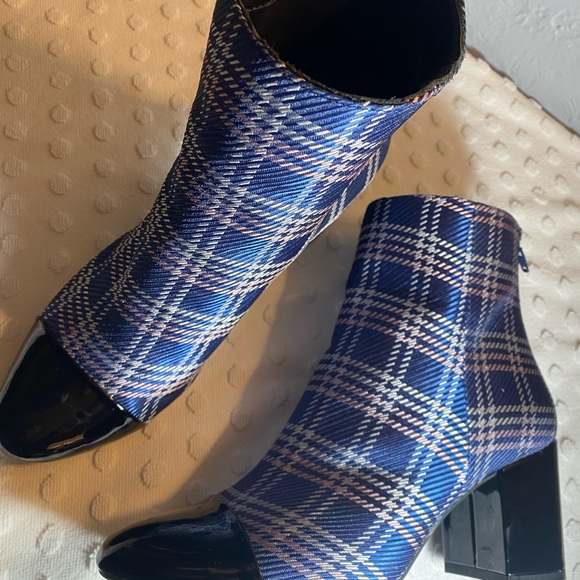 1901 Whitaker Blue Plaid Bootie with Patent Toe and Heel - Picture 13 of 16